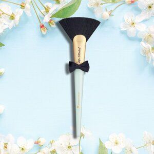 Too Faced Mr. Chiseled Contouring Brush